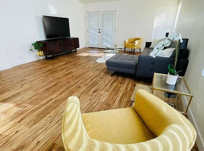 Gem With Pool & Office In Prime Location Glendale